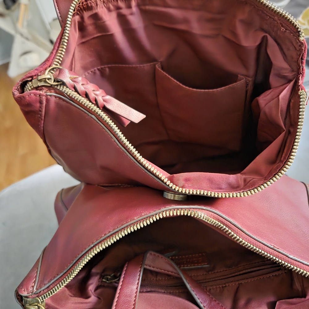 Elegant Burgundy Tote Bag - Picture 3 of 4
